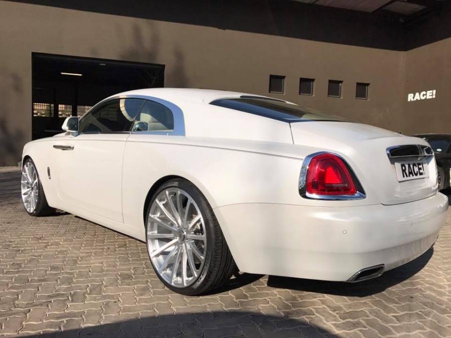  Rolls-Royce Wraith Matte White by RACE! 2017 года  (фото 7 из 7)